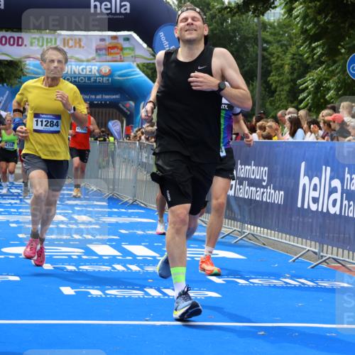 29.06.2025 - hella hamburg halbmarathon Strokosch-Dieckow http://msf.ph/oto/8444877 29.06.2025 10:39:38 Ziel 1358, 4398, 4888, 7152, 7154, 9116, 9265, 11284, 11806, 13190, 14077, 14204, 15094, 15336, 15435, 15744, 15828, 16580, 16761, 17005, 17215, 17360, 17425, 17792, 18013, 18154, 18285, 18803 meine-sportfotos.de