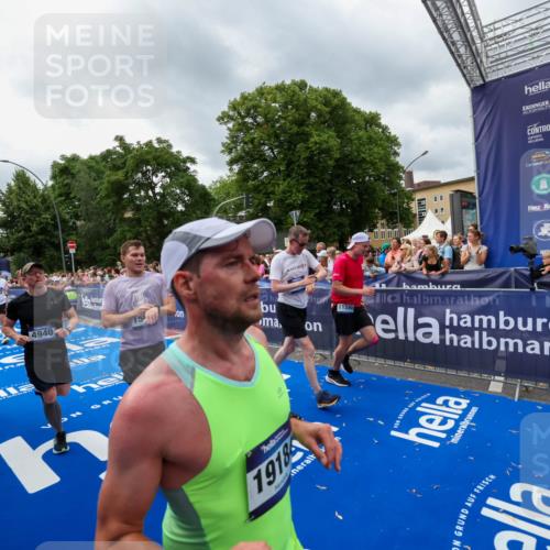 29.06.2025 - hella hamburg halbmarathon Zöllner http://msf.ph/oto/8444880 29.06.2025 10:57:21 Ziel 1877, 2417, 2676, 4940, 5926, 6272, 8585, 9450, 9577, 9934, 10383, 11590, 12014, 12590, 13664, 13750, 15110, 15229, 15664, 16625, 17660, 17779, 17848, 17993, 19184 meine-sportfotos.de
