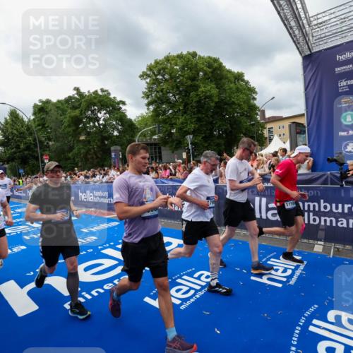 29.06.2025 - hella hamburg halbmarathon Zöllner http://msf.ph/oto/8444887 29.06.2025 10:57:21 Ziel 1877, 2417, 2676, 4940, 5926, 6272, 8585, 9450, 9577, 9934, 10383, 11590, 12014, 12590, 13664, 13750, 15110, 15229, 15664, 16625, 17660, 17779, 17848, 17993, 19184 meine-sportfotos.de