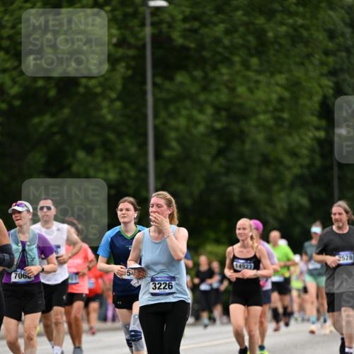 29.06.2025 - hella hamburg halbmarathon Dr. Thomas Lammeyer http://msf.ph/oto/8444893 29.06.2025 10:57:59 Kennedybrücke 1753, 1789, 1900, 1984, 2146, 2528, 2701, 3226, 4591, 4626, 5562, 5857, 6041, 6044, 6273, 6913, 7068, 7611, 7876, 7890, 8212, 8414, 8515, 8906, 9103, 9545, 9685, 10175 meine-sportfotos.de