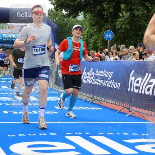 29.06.2025 - hella hamburg halbmarathon Strokosch-Dieckow http://msf.ph/oto/8444915 29.06.2025 10:49:19 Ziel 1342, 1476, 2013, 4183, 4185, 6158, 8112, 9348, 10053, 10189, 11779, 11819, 12670, 13269, 13450, 14526, 14838, 15422, 15784, 15894, 15966, 16369, 16891, 18887 meine-sportfotos.de