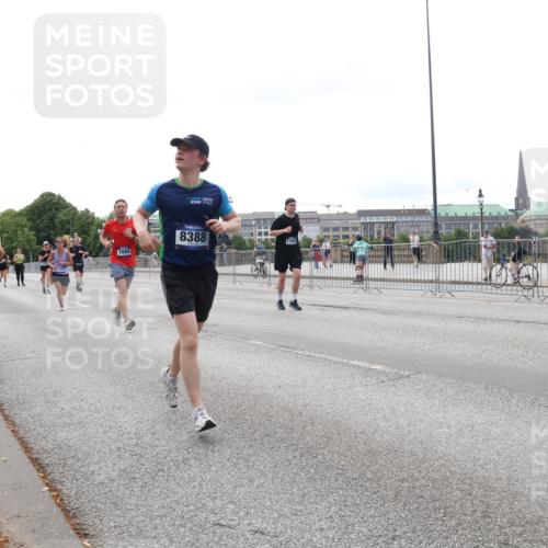 29.06.2025 - hella hamburg halbmarathon Lena Gebhardt http://msf.ph/oto/8444919 29.06.2025 10:29:53 Lombardsbrücke 13031, 1694, 8388, 17945, 1063, 1097, 1547, 1661, 1694, 2302, 2699, 3311, 3524, 3573, 3613, 4349, 4395, 4580, 5063, 5322, 5350, 6285, 6598, 6626, 6725, 7517, 7832, 8388, 8792, 8941, 9095, 9937, 10162, 10322, 10996, 11249, 11269, 11376, 11444, 11634, 12086, 12216, 12227, 12305, 12537, 13031, 13382, 13810, 14304, 15266, 16182, 16306, 16659, 16662, 16735, 16769, 17496, 17529, 17945, 18298, 18299, 18385, 18503 meine-sportfotos.de