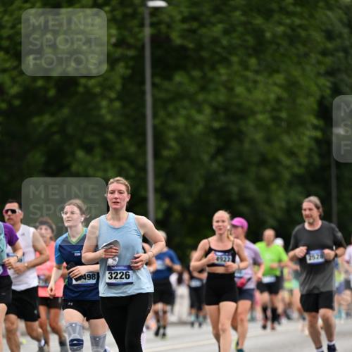 29.06.2025 - hella hamburg halbmarathon Dr. Thomas Lammeyer http://msf.ph/oto/8444950 29.06.2025 10:58:00 Kennedybrücke 1753, 1789, 1900, 1984, 2146, 2528, 2701, 3226, 4591, 4626, 5562, 5857, 6041, 6044, 6273, 6913, 7068, 7611, 7876, 7890, 8212, 8414, 8515, 8906, 9103, 9531, 9545, 9685, 10175 meine-sportfotos.de
