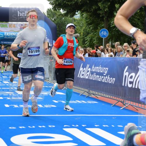 29.06.2025 - hella hamburg halbmarathon Strokosch-Dieckow http://msf.ph/oto/8444954 29.06.2025 10:49:19 Ziel 1342, 1476, 2013, 4183, 4185, 6158, 8112, 9348, 10053, 10189, 11779, 11819, 12670, 13269, 13450, 14526, 14838, 15422, 15784, 15894, 15966, 16369, 16891, 18887 meine-sportfotos.de