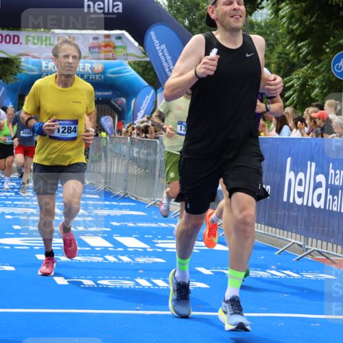 29.06.2025 - hella hamburg halbmarathon Strokosch-Dieckow http://msf.ph/oto/8444958 29.06.2025 10:39:39 Ziel 1358, 4398, 4888, 7152, 7154, 9265, 11284, 11806, 13190, 14077, 14204, 15094, 15336, 15435, 15744, 15828, 16580, 16761, 17005, 17215, 17360, 17425, 17792, 18013, 18154, 18285, 18803 meine-sportfotos.de