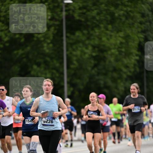 29.06.2025 - hella hamburg halbmarathon Dr. Thomas Lammeyer http://msf.ph/oto/8444961 29.06.2025 10:58:00 Kennedybrücke 1753, 1789, 1900, 1984, 2146, 2528, 2701, 3226, 4591, 4626, 5562, 5857, 6041, 6044, 6273, 6913, 7068, 7611, 7876, 7890, 8212, 8414, 8515, 8906, 9103, 9531, 9545, 9685, 10175 meine-sportfotos.de