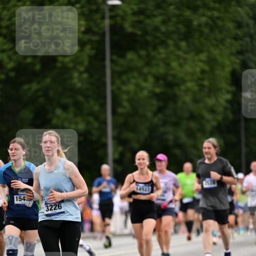29.06.2025 - hella hamburg halbmarathon Dr. Thomas Lammeyer http://msf.ph/oto/8444985 29.06.2025 10:58:00 Kennedybrücke 1753, 1789, 1900, 1984, 2146, 2528, 2701, 3226, 4591, 4626, 5562, 5857, 6041, 6044, 6273, 6913, 7068, 7611, 7876, 7890, 8212, 8414, 8515, 8906, 9103, 9531, 9545, 9685, 10175 meine-sportfotos.de
