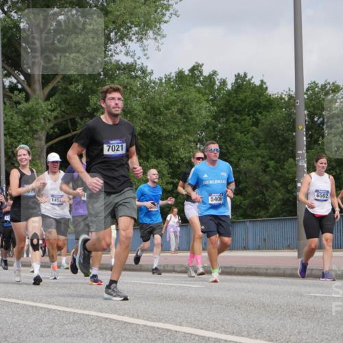29.06.2025 - hella hamburg halbmarathon Luisa Fischer http://msf.ph/oto/8444995 29.06.2025 10:27:00 Kennedybrücke 9217, 464, 173, 7021, 1452, 285, 5406, 6502, 2125, 3034, 3285, 3457, 4464, 4684, 5406, 6502, 7021, 7029, 8181, 9217, 10649 meine-sportfotos.de