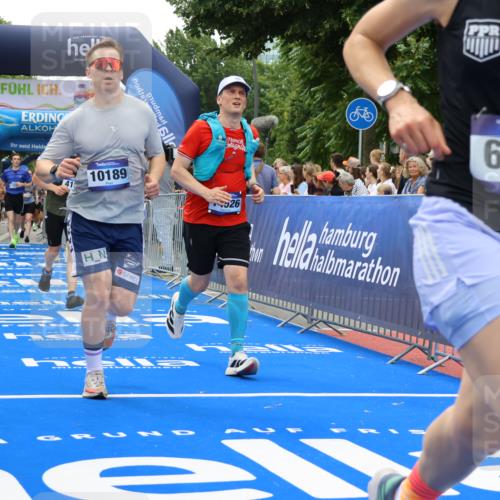 29.06.2025 - hella hamburg halbmarathon Strokosch-Dieckow http://msf.ph/oto/8445016 29.06.2025 10:49:19 Ziel 1342, 1476, 2013, 4183, 4185, 6158, 8112, 9348, 10053, 10189, 11779, 11819, 12670, 13269, 13450, 14526, 14838, 15422, 15784, 15894, 15966, 16369, 16891, 18887 meine-sportfotos.de