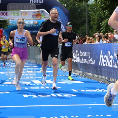 29.06.2025 - hella hamburg halbmarathon Strokosch-Dieckow http://msf.ph/oto/8445029 29.06.2025 10:39:35 Ziel 1343, 1358, 4398, 4888, 7152, 7154, 9116, 9265, 11284, 11806, 14077, 15094, 15336, 15435, 15828, 15965, 16580, 16761, 17215, 17360, 17425, 18154, 18285, 18803 meine-sportfotos.de