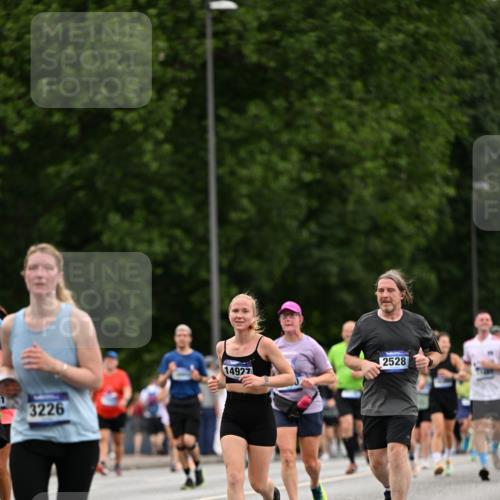 29.06.2025 - hella hamburg halbmarathon Dr. Thomas Lammeyer http://msf.ph/oto/8445031 29.06.2025 10:58:01 Kennedybrücke 1753, 1789, 1900, 1984, 2146, 2528, 2701, 3226, 4591, 4626, 5562, 5817, 5857, 6041, 6044, 6273, 6913, 7068, 7611, 7876, 8212, 8414, 8515, 8906, 9103, 9531, 9545, 9685, 10175 meine-sportfotos.de