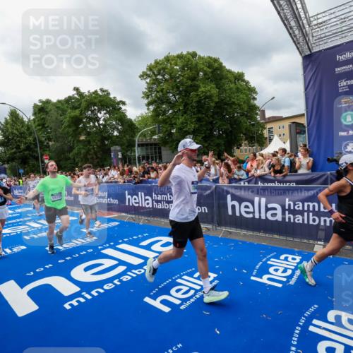 29.06.2025 - hella hamburg halbmarathon Zöllner http://msf.ph/oto/8445056 29.06.2025 10:57:23 Ziel 2417, 2676, 5926, 6272, 8585, 9450, 9577, 9934, 10383, 11590, 12014, 12590, 13664, 15229, 16625, 16830, 17160, 17779, 17848 meine-sportfotos.de