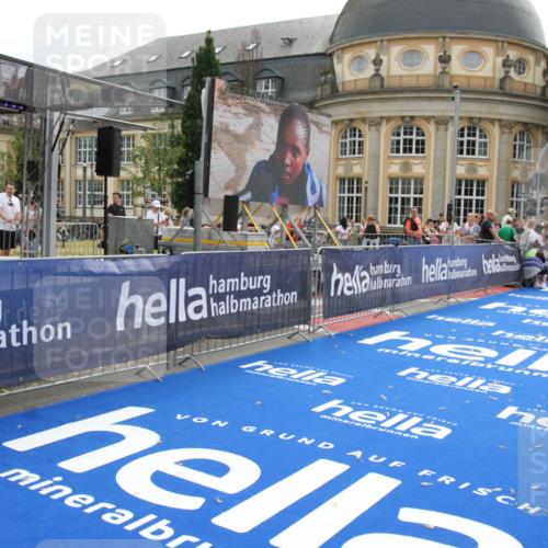 29.06.2025 - hella hamburg halbmarathon Michael Strokosch http://msf.ph/oto/8445079 29.06.2025 10:26:55 Ziel 5344, 15023 meine-sportfotos.de