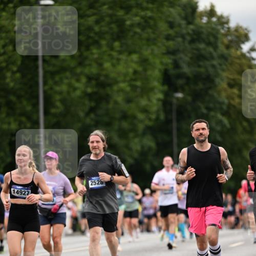 29.06.2025 - hella hamburg halbmarathon Dr. Thomas Lammeyer http://msf.ph/oto/8445095 29.06.2025 10:58:02 Kennedybrücke 1753, 1789, 1900, 1984, 2146, 2528, 2701, 3226, 4591, 4626, 5562, 5817, 5857, 6041, 6273, 6913, 7068, 7611, 7876, 8189, 8212, 8515, 8906, 9103, 9531, 9545, 9685, 10175 meine-sportfotos.de