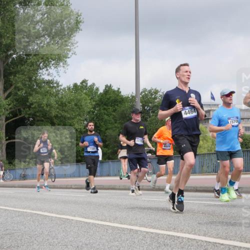 29.06.2025 - hella hamburg halbmarathon Luisa Fischer http://msf.ph/oto/8445099 29.06.2025 10:27:04 Kennedybrücke 9217, 17385, 11793, 4684, 4464, 15709, 18, 3034, 3285, 4464, 4684, 5406, 6502, 7021, 9217, 10649 meine-sportfotos.de