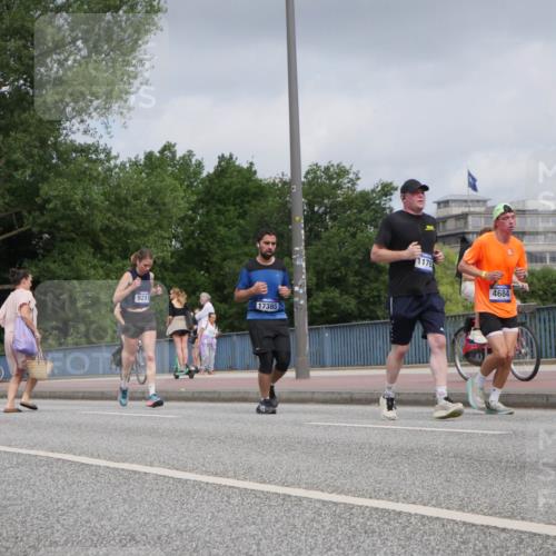 29.06.2025 - hella hamburg halbmarathon Luisa Fischer http://msf.ph/oto/8445114 29.06.2025 10:27:05 Kennedybrücke 9217, 17385, 1179, 4684, 3034, 3285, 4464, 4684, 5406, 6502, 9217, 10649 meine-sportfotos.de