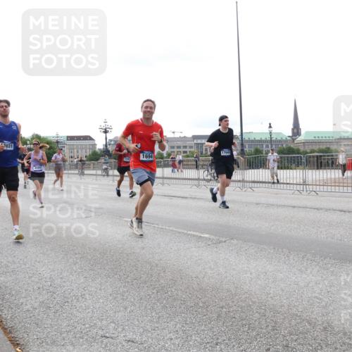 29.06.2025 - hella hamburg halbmarathon Lena Gebhardt http://msf.ph/oto/8445128 29.06.2025 10:29:55 Lombardsbrücke 3031, 4580, 12, 30, 1694, 17945, 1063, 1097, 1547, 1661, 1694, 2302, 2699, 3443, 3524, 3573, 3613, 4349, 4395, 4580, 5063, 5322, 5350, 6285, 6598, 6616, 6626, 7517, 7832, 8388, 8792, 8941, 9095, 9937, 10162, 10322, 10996, 11249, 11269, 11376, 11444, 11634, 12086, 12216, 12227, 12305, 12537, 12710, 13031, 13382, 13810, 14304, 15266, 16182, 16306, 16601, 16604, 16659, 16662, 16735, 16769, 17496, 17529, 17945, 18385, 18503 meine-sportfotos.de