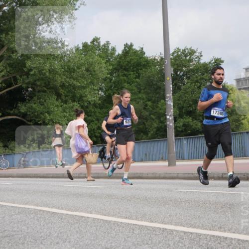 29.06.2025 - hella hamburg halbmarathon Luisa Fischer http://msf.ph/oto/8445132 29.06.2025 10:27:06 Kennedybrücke 17099, 9211, 17385, 3034, 3285, 4464, 4684, 5406, 6502, 9217 meine-sportfotos.de