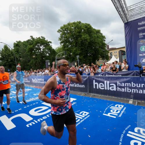 29.06.2025 - hella hamburg halbmarathon Zöllner http://msf.ph/oto/8445140 29.06.2025 10:57:25 Ziel 2417, 5926, 6272, 8585, 9450, 9727, 9934, 12014, 12590, 13394, 13664, 15229, 16625, 16830, 17160, 17779, 17828 meine-sportfotos.de