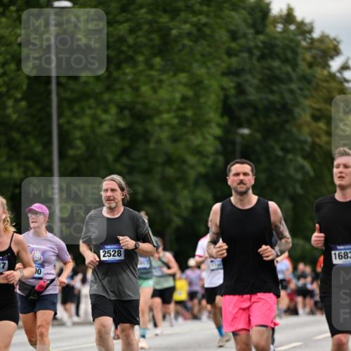 29.06.2025 - hella hamburg halbmarathon Dr. Thomas Lammeyer http://msf.ph/oto/8445144 29.06.2025 10:58:02 Kennedybrücke 1753, 1789, 1900, 1984, 2146, 2528, 2701, 3226, 4591, 4626, 5562, 5817, 5857, 6041, 6273, 6913, 7068, 7611, 7876, 8189, 8212, 8515, 8906, 9103, 9531, 9545, 9685, 10175 meine-sportfotos.de