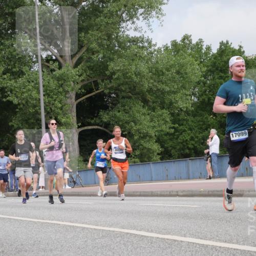 29.06.2025 - hella hamburg halbmarathon Luisa Fischer http://msf.ph/oto/8445152 29.06.2025 10:27:10 Kennedybrücke 1444, 9715, 13149, 2025, 8031, 17099, 1444, 2489, 3034, 3285, 4684, 8031, 9217 meine-sportfotos.de