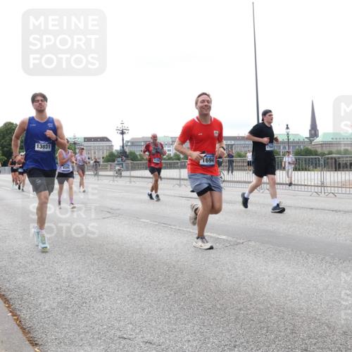29.06.2025 - hella hamburg halbmarathon Lena Gebhardt http://msf.ph/oto/8445162 29.06.2025 10:29:55 Lombardsbrücke 13031, 1694, 1794, 1063, 1097, 1547, 1661, 1694, 2302, 2699, 3443, 3524, 3573, 3613, 4349, 4395, 4580, 5063, 5322, 5350, 6285, 6598, 6616, 6626, 7517, 7832, 8388, 8792, 8941, 9095, 9937, 10162, 10322, 10996, 11249, 11269, 11376, 11444, 11634, 12086, 12216, 12227, 12305, 12537, 12710, 13031, 13382, 13810, 14304, 15266, 16182, 16306, 16601, 16604, 16659, 16662, 16735, 16769, 17496, 17529, 17945, 18385, 18503 meine-sportfotos.de