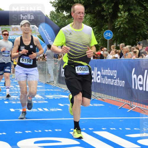 29.06.2025 - hella hamburg halbmarathon Strokosch-Dieckow http://msf.ph/oto/8445178 29.06.2025 10:49:18 Ziel 1342, 2013, 4183, 4185, 6158, 8112, 9348, 10053, 10189, 11779, 11819, 12670, 13450, 14526, 14838, 15422, 15784, 15894, 15966, 16369 meine-sportfotos.de