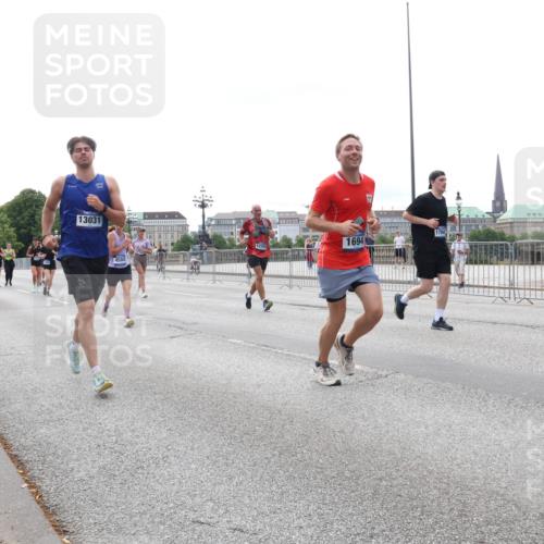 29.06.2025 - hella hamburg halbmarathon Lena Gebhardt http://msf.ph/oto/8445180 29.06.2025 10:29:55 Lombardsbrücke 13031, 12305, 4580, 1694, 1794, 1063, 1097, 1547, 1661, 1694, 2302, 2699, 3443, 3524, 3573, 3613, 4349, 4395, 4580, 5063, 5322, 5350, 6285, 6598, 6616, 6626, 7517, 7832, 8388, 8792, 8941, 9095, 9937, 10162, 10322, 10996, 11249, 11269, 11376, 11444, 11634, 12086, 12216, 12227, 12305, 12537, 12710, 13031, 13382, 13810, 14304, 15266, 16182, 16306, 16601, 16604, 16659, 16662, 16735, 16769, 17496, 17529, 17945, 18385, 18503 meine-sportfotos.de