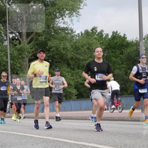 29.06.2025 - hella hamburg halbmarathon Luisa Fischer http://msf.ph/oto/8445185 29.06.2025 10:27:15 Kennedybrücke 15739, 2070, 15853, 9715, 17595, 439, 144, 15794, 13149, 1005, 1444, 2108, 2489, 3185, 4122, 4391, 4597, 5661, 7013, 8031, 8149, 9715 meine-sportfotos.de