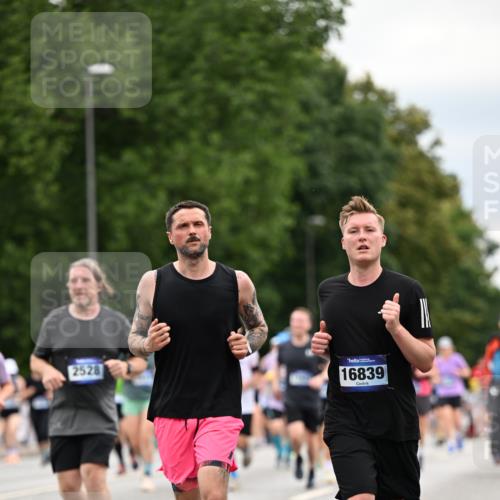 29.06.2025 - hella hamburg halbmarathon Dr. Thomas Lammeyer http://msf.ph/oto/8445204 29.06.2025 10:58:04 Kennedybrücke 1753, 1789, 1900, 1984, 2146, 2528, 2701, 3226, 4591, 4626, 5562, 5817, 5857, 6273, 6913, 7068, 7611, 7876, 8189, 8212, 8515, 8906, 9103, 9531, 9545, 9685, 10175 meine-sportfotos.de