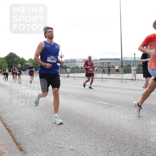 29.06.2025 - hella hamburg halbmarathon Lena Gebhardt http://msf.ph/oto/8445234 29.06.2025 10:29:55 Lombardsbrücke 13031, 12305, 1694, 1063, 1097, 1547, 1661, 1694, 2302, 2699, 3443, 3524, 3573, 3613, 4349, 4395, 4580, 5063, 5322, 5350, 6285, 6598, 6616, 6626, 7517, 7832, 8388, 8792, 8941, 9095, 9937, 10162, 10322, 10996, 11249, 11269, 11376, 11444, 11634, 12086, 12216, 12227, 12305, 12537, 12710, 13031, 13382, 13810, 14304, 15266, 16182, 16306, 16601, 16604, 16659, 16662, 16735, 16769, 17496, 17529, 17945, 18385, 18503 meine-sportfotos.de