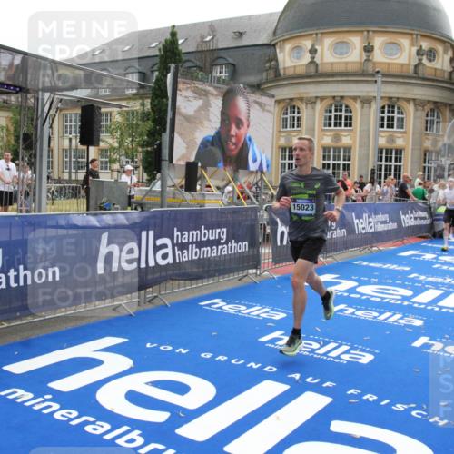 29.06.2025 - hella hamburg halbmarathon Michael Strokosch http://msf.ph/oto/8445235 29.06.2025 10:27:01 Ziel 9079, 12641, 12992, 13780, 13956, 15023, 15671, 19050 meine-sportfotos.de