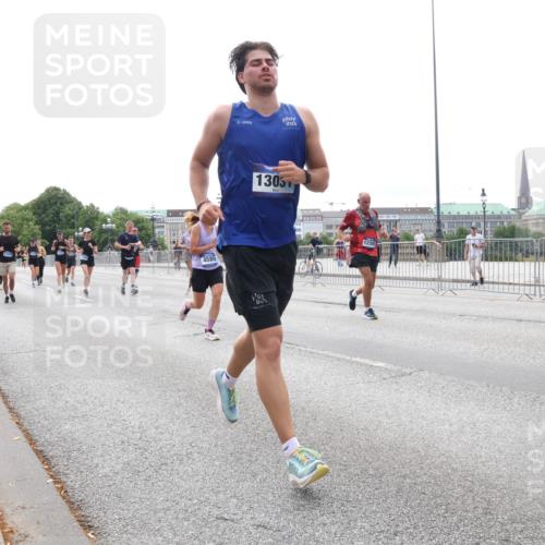 29.06.2025 - hella hamburg halbmarathon Lena Gebhardt http://msf.ph/oto/8445265 29.06.2025 10:29:56 Lombardsbrücke 4580, 1305, 12309, 1794, 1063, 1097, 1547, 1661, 1694, 2302, 2699, 3443, 3524, 3573, 3613, 4395, 4580, 5063, 5322, 5350, 6285, 6598, 6616, 6626, 7517, 7832, 8388, 8792, 8941, 9095, 9937, 10162, 10322, 10996, 11249, 11269, 11376, 11444, 11634, 12086, 12216, 12227, 12305, 12504, 12537, 12710, 13031, 13382, 13810, 14304, 15266, 16182, 16306, 16601, 16604, 16659, 16662, 16735, 16769, 17529, 17945, 18385, 18503 meine-sportfotos.de