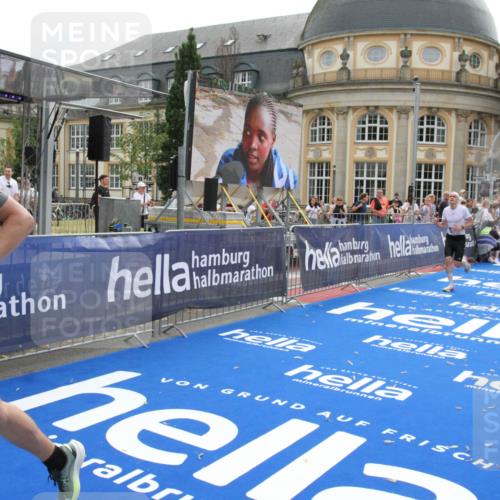 29.06.2025 - hella hamburg halbmarathon Michael Strokosch http://msf.ph/oto/8445272 29.06.2025 10:27:02 Ziel 9079, 12641, 12992, 13780, 13956, 14828, 15023, 15671, 19050 meine-sportfotos.de