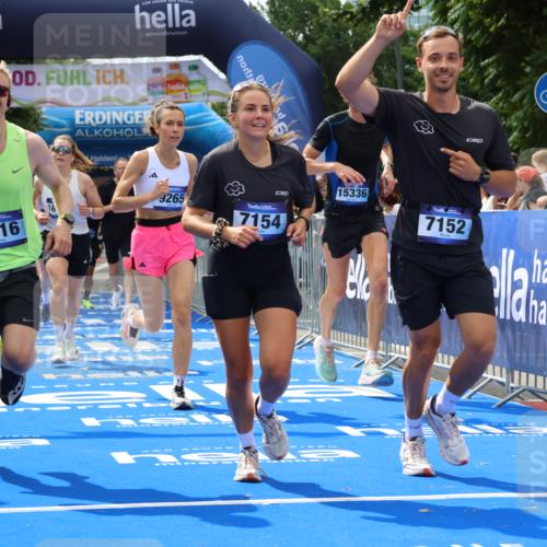 29.06.2025 - hella hamburg halbmarathon Strokosch-Dieckow http://msf.ph/oto/8445273 29.06.2025 10:39:32 Ziel 1343, 1358, 2546, 2972, 4888, 7152, 7154, 8346, 9116, 9265, 11284, 11806, 12372, 14077, 15094, 15336, 15828, 15965, 17215, 17360, 17425, 18154, 18285, 18803 meine-sportfotos.de