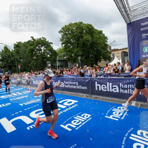 29.06.2025 - hella hamburg halbmarathon Zöllner http://msf.ph/oto/8445302 29.06.2025 10:57:29 Ziel 3435, 5926, 6272, 6281, 6302, 8393, 9727, 12144, 13394, 13664, 15695, 16093, 16830, 17160, 17758, 17828 meine-sportfotos.de