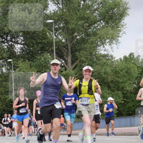 29.06.2025 - hella hamburg halbmarathon Luisa Fischer http://msf.ph/oto/8445328 29.06.2025 10:27:22 Kennedybrücke 4898, 5055, 18314, 701, 13573, 4597, 14, 5661, 1005, 1009, 1304, 2108, 2766, 3185, 4122, 4391, 4597, 5661, 7013, 8149, 8676, 8717, 9603, 9715 meine-sportfotos.de