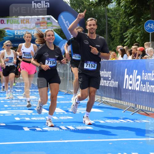 29.06.2025 - hella hamburg halbmarathon Strokosch-Dieckow http://msf.ph/oto/8445332 29.06.2025 10:39:31 Ziel 1343, 2546, 2972, 4888, 6152, 7152, 7154, 8346, 9116, 9265, 11284, 11806, 12335, 12372, 14077, 15094, 15336, 15828, 15965, 17215, 17360, 17425, 18154, 18285, 18803 meine-sportfotos.de