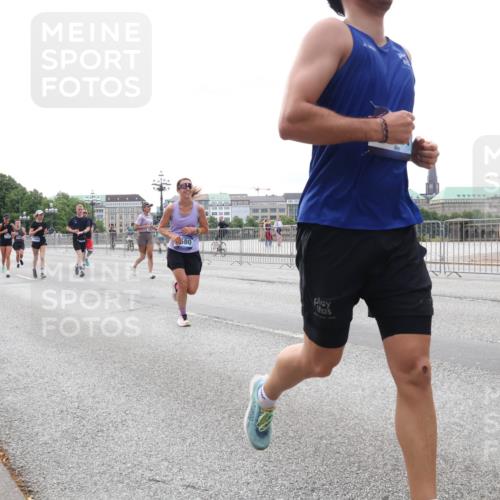 29.06.2025 - hella hamburg halbmarathon Lena Gebhardt http://msf.ph/oto/8445335 29.06.2025 10:29:56 Lombardsbrücke 580, 17945, 1063, 1097, 1547, 1661, 1694, 2302, 2699, 3443, 3524, 3573, 3613, 4395, 4580, 5063, 5322, 5350, 6285, 6598, 6616, 6626, 7517, 7832, 8388, 8792, 8941, 9095, 9937, 10162, 10322, 10996, 11249, 11269, 11376, 11444, 11634, 12086, 12216, 12227, 12305, 12504, 12537, 12710, 13031, 13382, 13810, 14304, 15266, 16182, 16306, 16601, 16604, 16659, 16662, 16735, 16769, 17529, 17945, 18385, 18503 meine-sportfotos.de