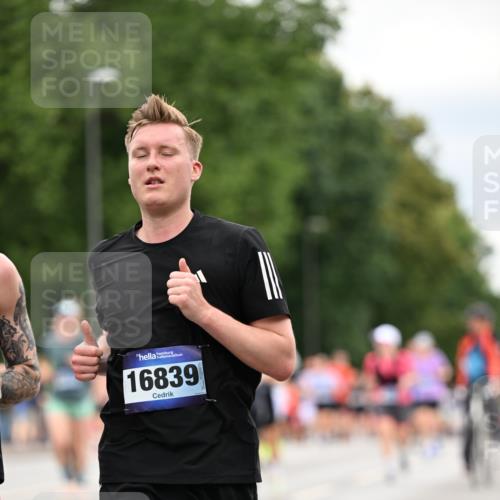 29.06.2025 - hella hamburg halbmarathon Dr. Thomas Lammeyer http://msf.ph/oto/8445338 29.06.2025 10:58:05 Kennedybrücke 1753, 1789, 1900, 1984, 2146, 2528, 2701, 3226, 4591, 4626, 4801, 5562, 5817, 5857, 6273, 6913, 7068, 7611, 7876, 8189, 8212, 8515, 8906, 8924, 9103, 9531, 9545, 9685, 10175 meine-sportfotos.de