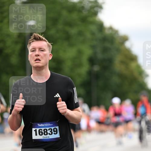 29.06.2025 - hella hamburg halbmarathon Dr. Thomas Lammeyer http://msf.ph/oto/8445348 29.06.2025 10:58:05 Kennedybrücke 1753, 1789, 1900, 1984, 2146, 2528, 2701, 3226, 4591, 4626, 4801, 5562, 5817, 5857, 6273, 6913, 7068, 7611, 7876, 8189, 8212, 8515, 8906, 8924, 9103, 9531, 9545, 9685, 10175 meine-sportfotos.de