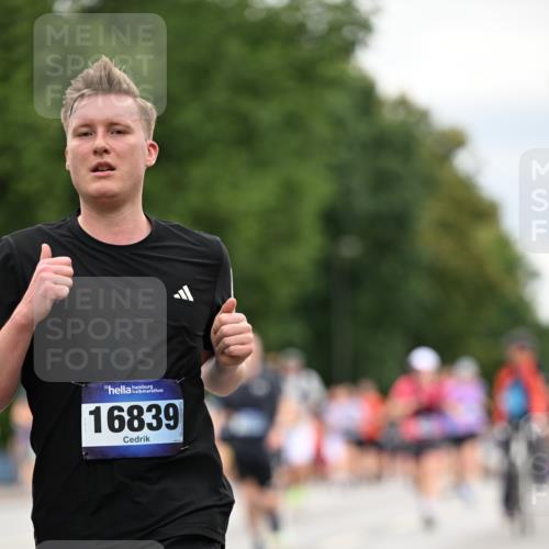 29.06.2025 - hella hamburg halbmarathon Dr. Thomas Lammeyer http://msf.ph/oto/8445359 29.06.2025 10:58:06 Kennedybrücke 1017, 1789, 1900, 1984, 2079, 2146, 2528, 2701, 3226, 4591, 4626, 4801, 5562, 5817, 5857, 6273, 6913, 7068, 7611, 7876, 8189, 8212, 8906, 8924, 9103, 9531, 9545, 9685, 10175, 11390 meine-sportfotos.de