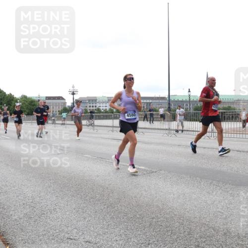 29.06.2025 - hella hamburg halbmarathon Lena Gebhardt http://msf.ph/oto/8445364 29.06.2025 10:29:57 Lombardsbrücke 17529, 4580, 123, 1063, 1097, 1547, 1661, 1694, 2302, 2699, 3443, 3524, 3573, 3613, 4395, 4580, 5063, 5322, 5350, 6598, 6616, 6626, 7517, 7832, 8388, 8792, 8941, 9095, 9937, 10162, 10322, 10996, 11249, 11269, 11376, 11444, 11634, 12086, 12216, 12227, 12305, 12504, 12537, 12710, 13031, 13382, 13810, 14304, 15266, 16182, 16306, 16601, 16604, 16659, 16662, 16735, 16769, 17529, 17945, 18046, 18385, 18503 meine-sportfotos.de