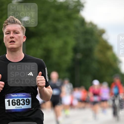 29.06.2025 - hella hamburg halbmarathon Dr. Thomas Lammeyer http://msf.ph/oto/8445375 29.06.2025 10:58:06 Kennedybrücke 1017, 1789, 1900, 1984, 2079, 2146, 2528, 2701, 3226, 4591, 4626, 4801, 5562, 5817, 5857, 6273, 6913, 7068, 7611, 7876, 8189, 8212, 8906, 8924, 9103, 9531, 9545, 9685, 10175, 11390 meine-sportfotos.de