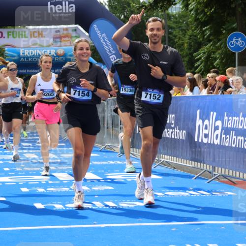 29.06.2025 - hella hamburg halbmarathon Strokosch-Dieckow http://msf.ph/oto/8445386 29.06.2025 10:39:32 Ziel 1343, 1358, 2546, 2972, 4888, 7152, 7154, 8346, 9116, 9265, 11284, 11806, 12372, 14077, 15094, 15336, 15828, 15965, 17215, 17360, 17425, 18154, 18285, 18803 meine-sportfotos.de