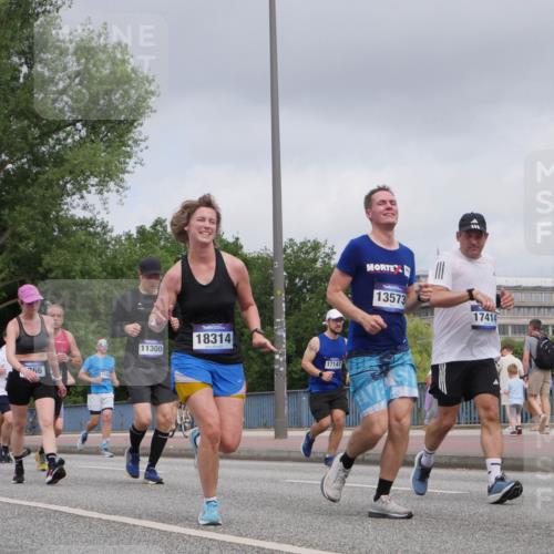 29.06.2025 - hella hamburg halbmarathon Luisa Fischer http://msf.ph/oto/8445391 29.06.2025 10:27:25 Kennedybrücke 114, 766, 15456, 11300, 18314, 17147, 13573, 17414, 1005, 1009, 1304, 2766, 3185, 3579, 4122, 4391, 4597, 4993, 5055, 5160, 5661, 7013, 8149, 8297, 8676, 8717, 9603, 9715 meine-sportfotos.de