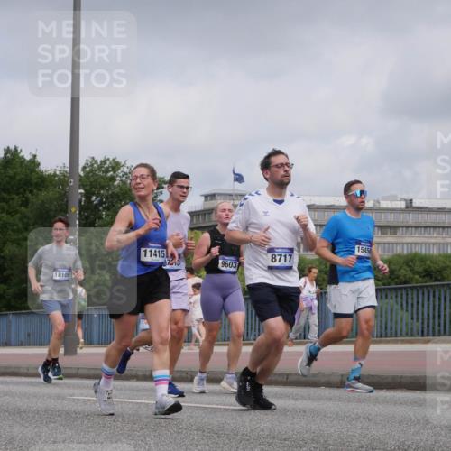 29.06.2025 - hella hamburg halbmarathon Luisa Fischer http://msf.ph/oto/8445435 29.06.2025 10:27:30 Kennedybrücke 18109, 11415, 743, 9603, 8717, 15456, 1545, 2766, 3579, 4993, 5055, 5160, 8141, 8297, 8676, 8717, 9603 meine-sportfotos.de
