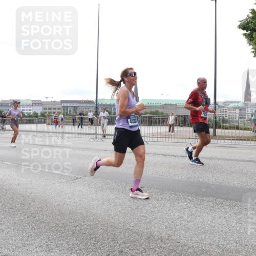 29.06.2025 - hella hamburg halbmarathon Lena Gebhardt http://msf.ph/oto/8445450 29.06.2025 10:29:57 Lombardsbrücke 4580, 1230, 1063, 1097, 1547, 1661, 1694, 2302, 2699, 3443, 3524, 3573, 3613, 4395, 4580, 5063, 5322, 5350, 6598, 6616, 6626, 7517, 7832, 8388, 8792, 8941, 9095, 9937, 10162, 10322, 10996, 11249, 11269, 11376, 11444, 11634, 12086, 12216, 12227, 12305, 12504, 12537, 12710, 13031, 13382, 13810, 14304, 15266, 16182, 16306, 16601, 16604, 16659, 16662, 16735, 16769, 17529, 17945, 18046, 18385, 18503 meine-sportfotos.de