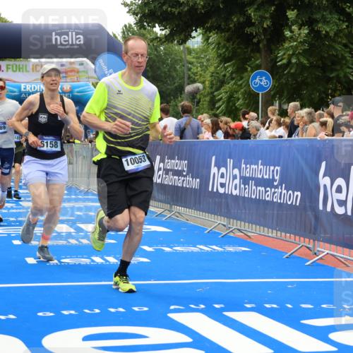 29.06.2025 - hella hamburg halbmarathon Strokosch-Dieckow http://msf.ph/oto/8445453 29.06.2025 10:49:17 Ziel 2013, 4183, 4185, 6158, 8112, 9348, 10053, 10189, 11819, 12670, 13450, 14526, 15422, 15523, 15784, 15894, 15966, 16369, 16731 meine-sportfotos.de
