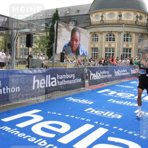 29.06.2025 - hella hamburg halbmarathon Michael Strokosch http://msf.ph/oto/8445459 29.06.2025 10:27:06 Ziel 12641, 13780, 13956, 14828, 15671, 19050 meine-sportfotos.de